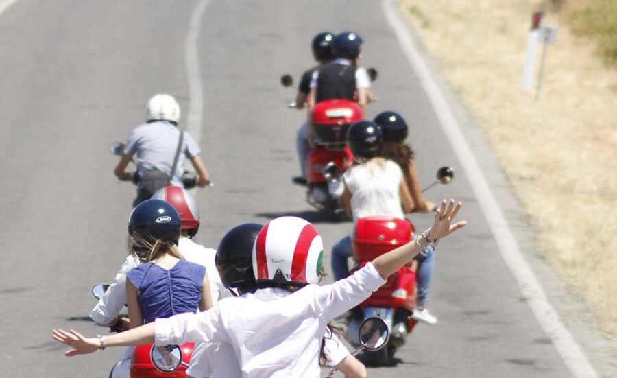 From San Gimignano: Vespa Tour in Chianti - Starting in San Gimignano and reaching the hills