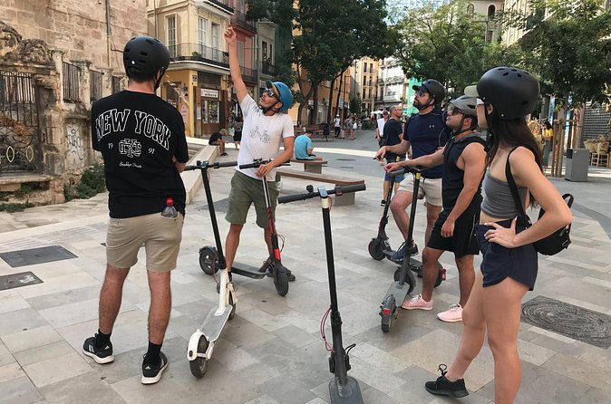 Glide through Valencia by Electric Scooter - What the guide adds to the ride