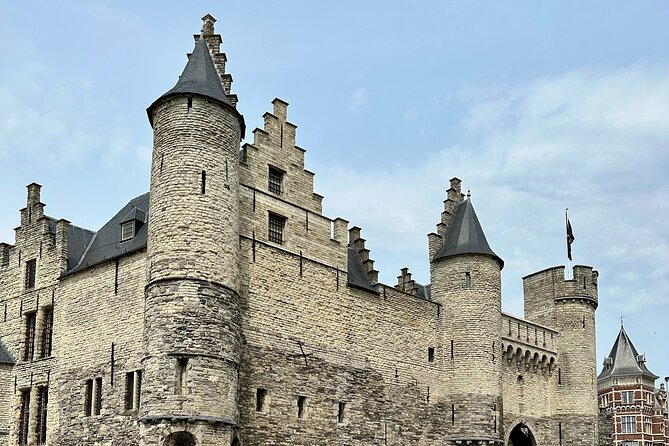 Guided E-kickscooter tour: The big five of Antwerp - The Museum of Fine Arts and the South