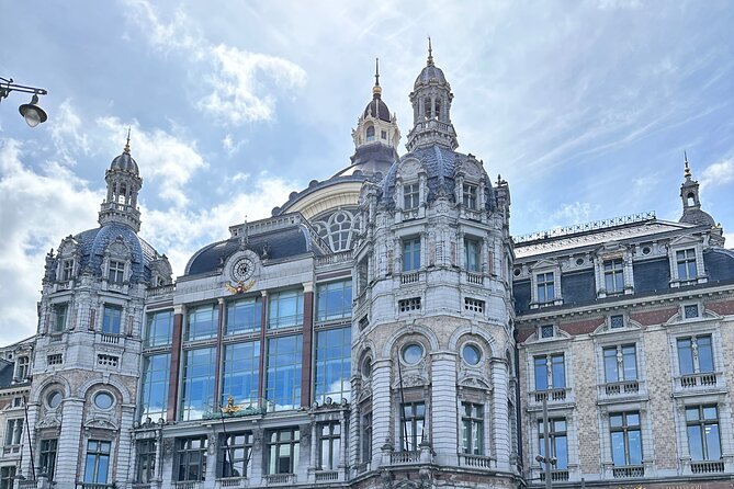 Guided E-kickscooter tour: The big five of Antwerp - Green park and the Island district