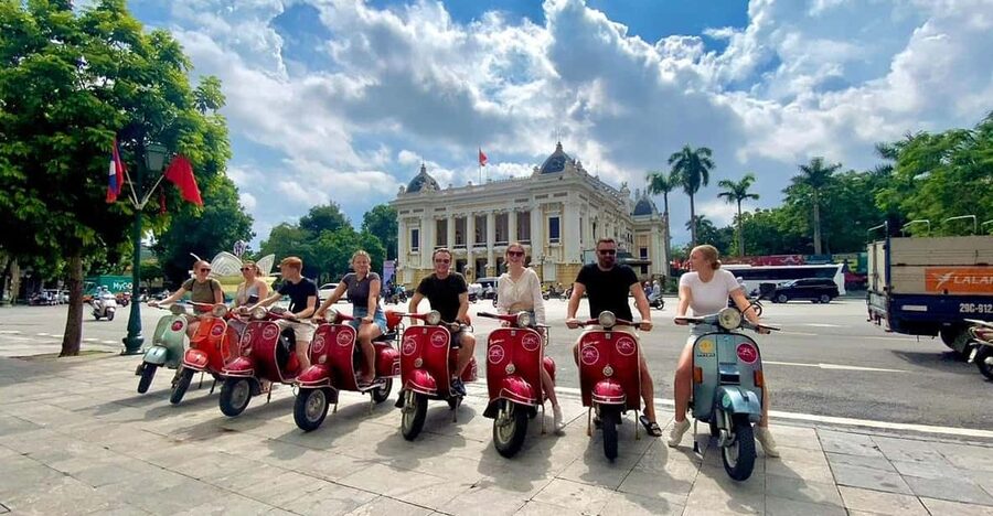 Hanoi: Food and Sightseeing Vespa Tour with 7 Tastings - Key points to know before you book