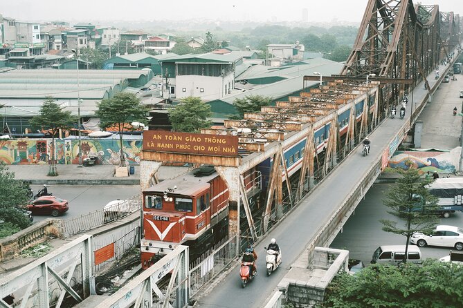 Hanoi Scooter Tour: History, Culture, Train Street on Motorbike - Huu Tiep Lake and the B-52 wreckage