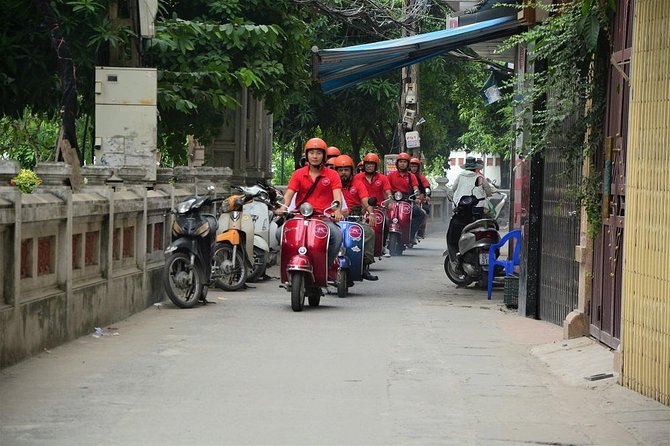 Hanoi Vespa Tours: Full Day Hanoi City & Countryside Vespa Tours - A traditional home, bonsai, and tea in Lai Da