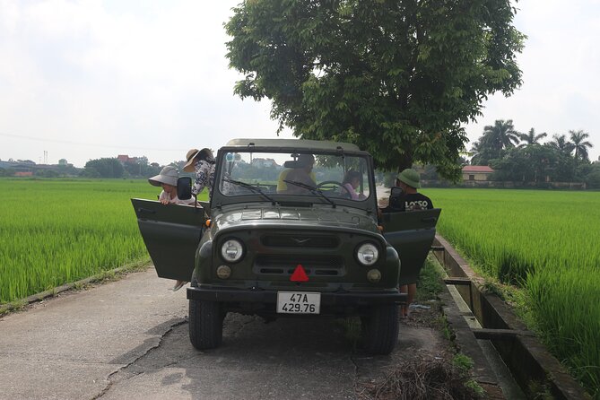 Hanoi Vespa Tours: Hanoi Countryside Vintage Vespa Tours - Following farm roads in Dong Anh