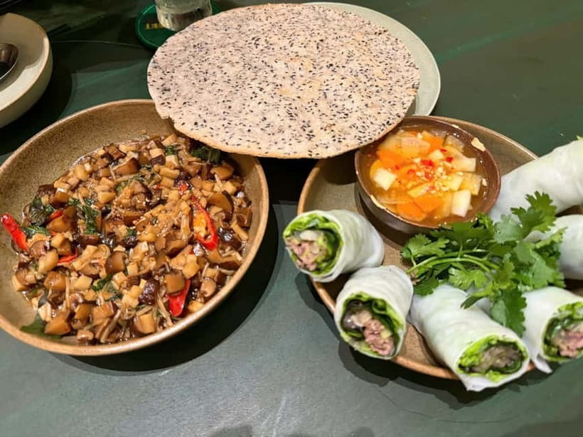 Ho Chi Minh City: Craft Beer and Local Food Tour by Scooter - The opening glass: Bia Hoi and Saigon beer culture