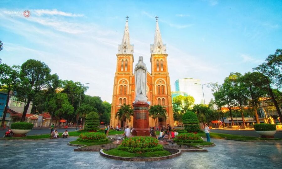 Ho Chi Minh: Historical City Scooter Tour - The oldest apartment and a closer look at local life
