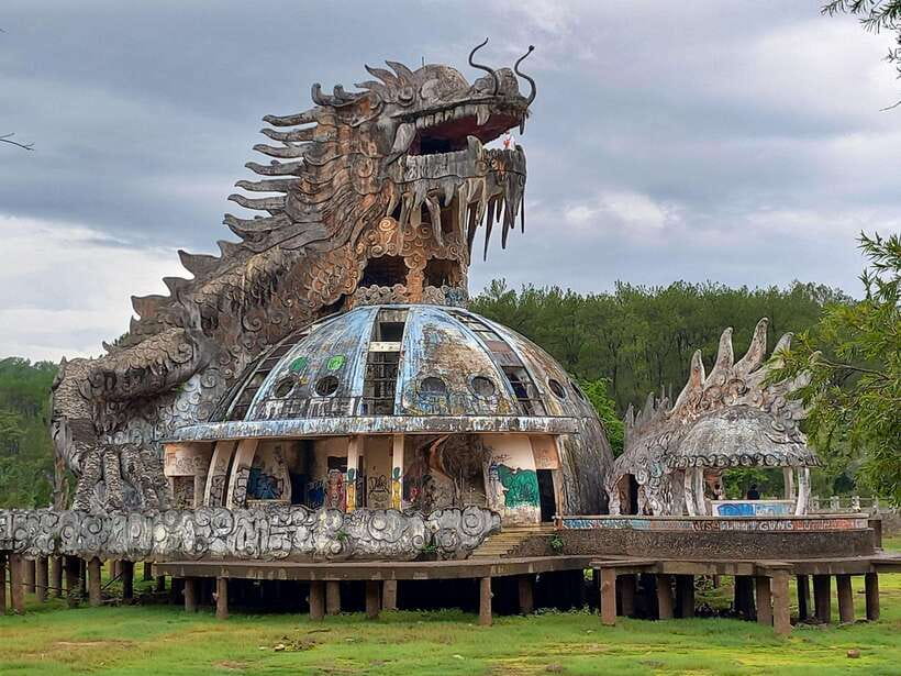 Hue Imperial City & Abandoned Water Park Tour by E-Scooter - Lunch in a Thuy Bieu garden house