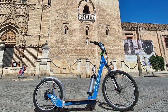 Kickscooter electric tour Sevilla - Seville Cathedral and the Plaza del Triunfo