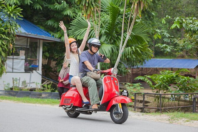 KL's Vespa Sprint - Jamek Mosque: a brief landmark stop
