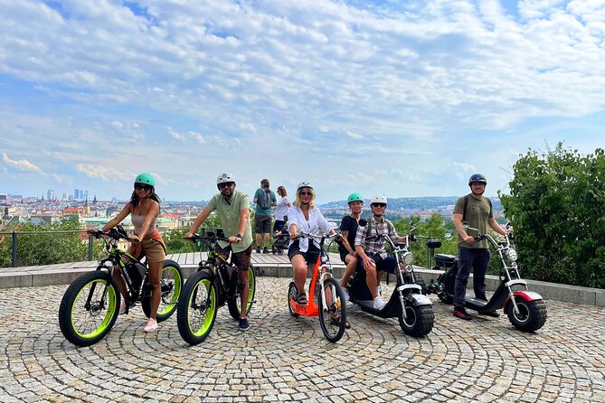Live-Guided e-Scooter Tour of the Old Town of Prague, 60 min - Crossing the Charles Bridge by e-scooter