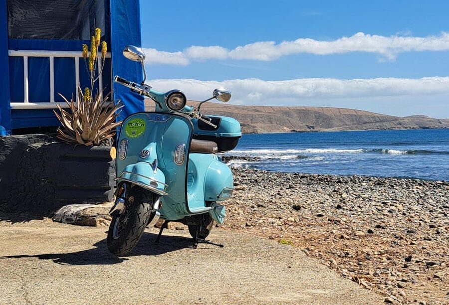 Maspalomas and Las Palmas: electric vintage scooter for rent - A quiet start at your hotel or Las Canteras