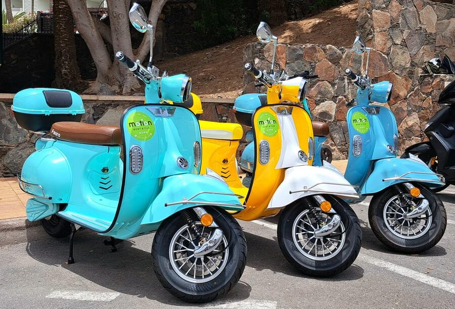 Maspalomas and Las Palmas: electric vintage scooter for rent - What the Fauro Venice feels like on the road