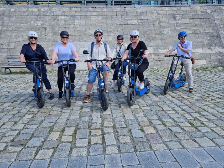 Munich: Top Sights Guided E-Scooter Tour - The English Garden and Chinese Tower