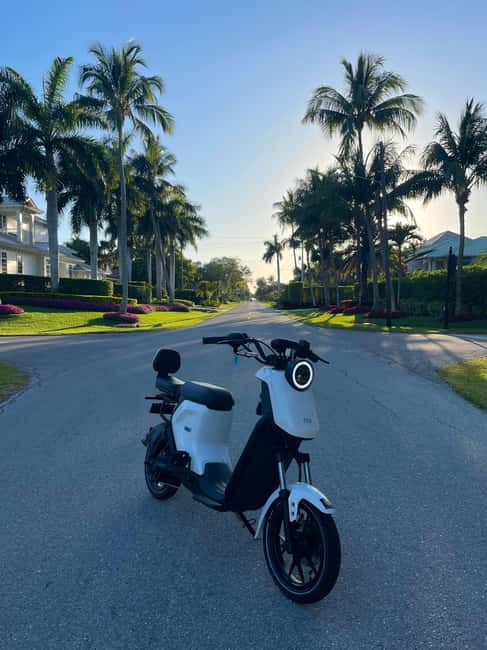 Naples Florida: Downtown Electric Moped Tour - Fun For All - Naples Pier and the 10-minute Gulf stop