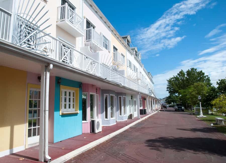 Nassau: E-Scooter Tour with Food Tasting and Local Drinks - Rum cake and Bahamian flavors