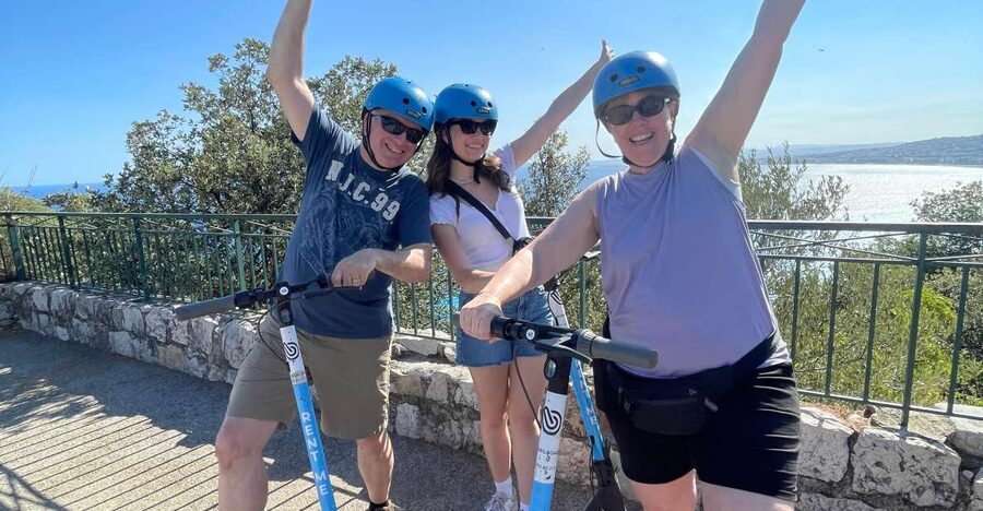 Nice: 1h30 E-scooter highlights tour - From Port Lympia to the waterfront