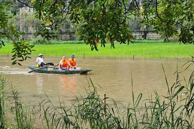 Ninh Binh HIGHTLIGHT & HIDDEN GEM Tour From Hanoi: Skip-The-Line - Lunch at a riverside home-style restaurant