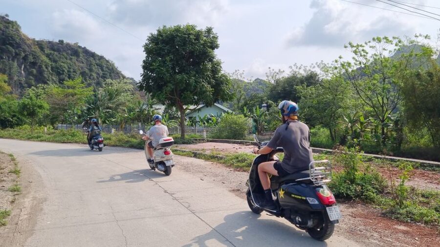 Ninh Binh Vespa Tours from Hanoi: Vespa + Boat + Daily Life - Group size, guide, and the day’s practical rhythm