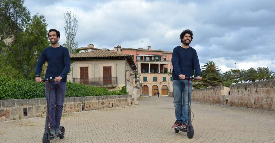 Palma de Mallorca: E-Scooter Rental - Following Palma’s promenade and cycle lanes