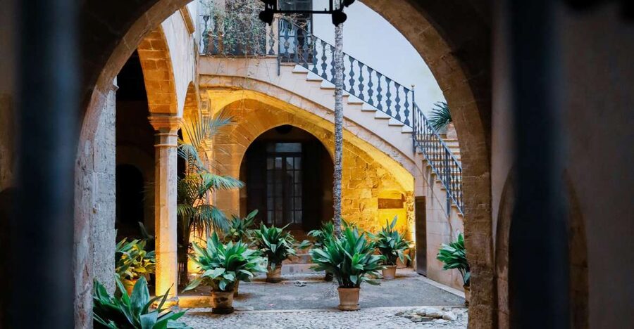 Palma: "History & Beauty" Eco-Friendly E-Scooter Tour - A final ride along Passeig Portixol