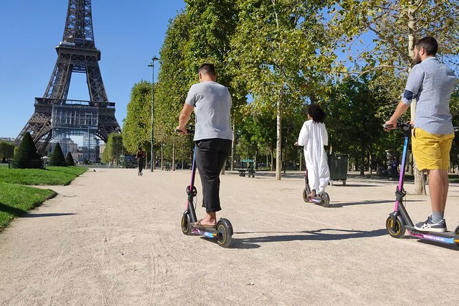 Paris City Tour by E-Scooter with Fun Guide (Small groups) - Returning along the Seine