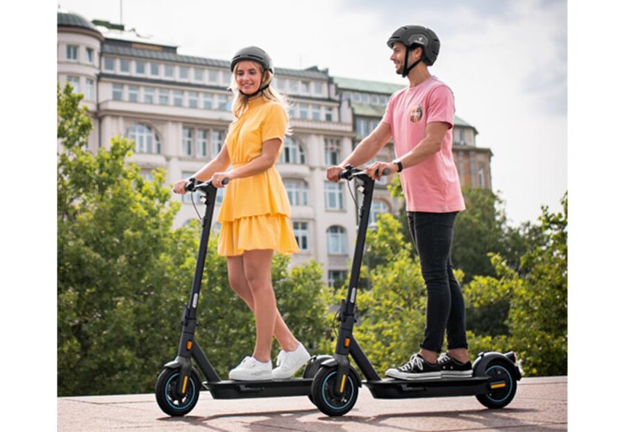 Paris: Small-Group E-Scooter Tour with a Local Guide - How good is the guiding?