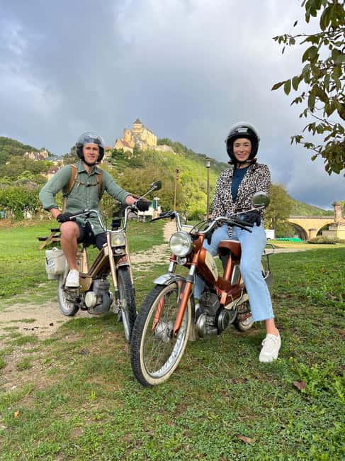 Périgord Noir : Unusual vintage moped ride - Starting in Vézac with a vintage Motobécane
