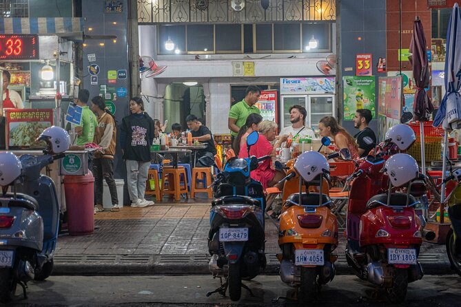 Phnom Penh Evening Foodie Vespa Tour / Tuk Tuk Available - Kandal Market and the open-air dinner table