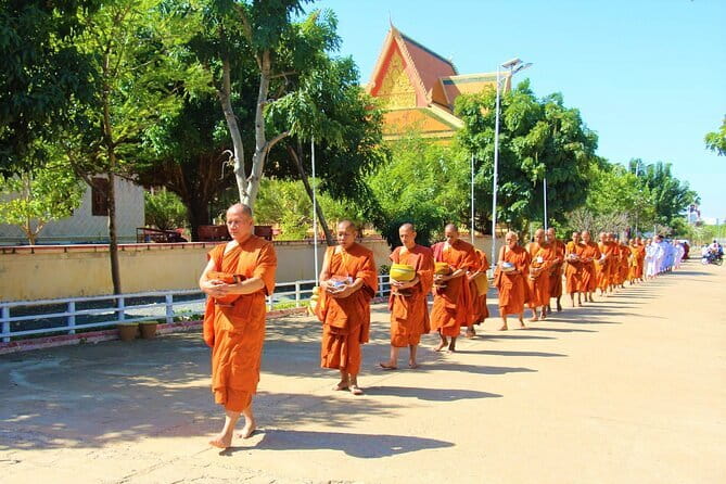 Phnom Penh: Highlights Tour Including National Museum - Central Market and Phnom Penh’s Everyday Rhythm