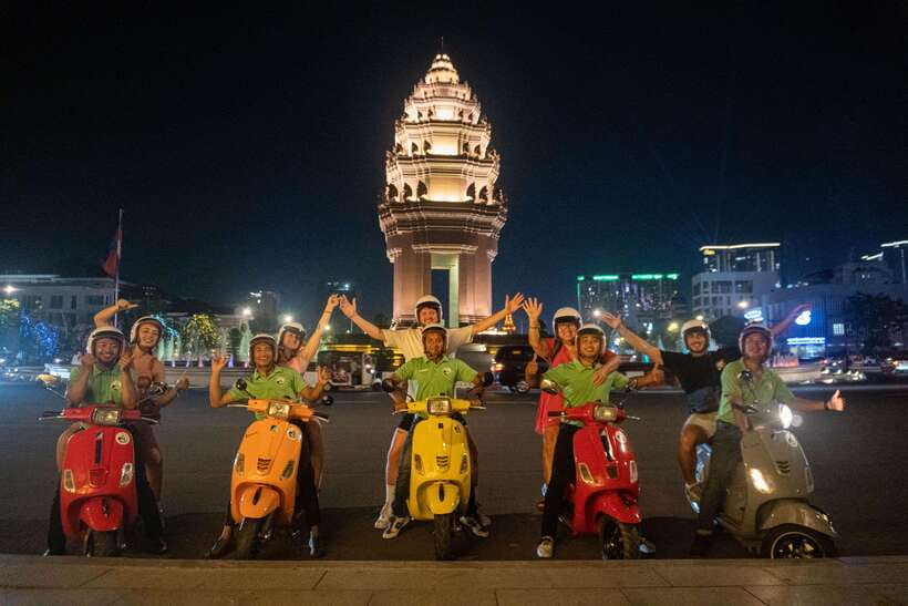 Phnom Penh Night Foodie Vespa Tour / Tuk Tuk Available - Phnom Penh Night Market and Kandal Market