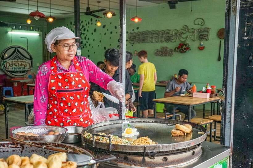Phnom Penh Night Foodie Vespa Tour / Tuk Tuk Available - What $46 really gets you