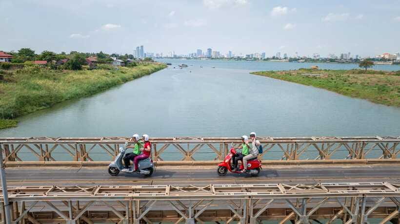 Phnom Penh: Silk Island Tour by Vespa with Tuk Tuk Available - Akreiy Ksatr Village and the ride back