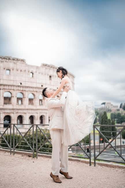 Photo Shoot in Rome with Vespa And Vintage Fiat 500 Options - Trevi Fountain photographs need patience and good timing