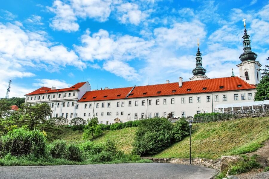 Prague: 4-Hour Segway and Scooter Tour with Lunch and Drinks - Royal Gardens and the climb to Prague Castle