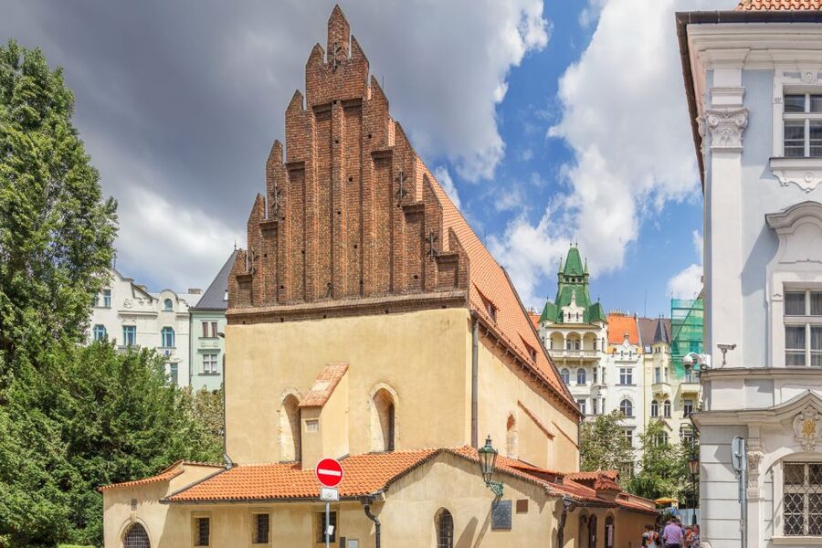 Prague: 4-Hour Segway and Scooter Tour with Lunch and Drinks - The guide can shape the experience