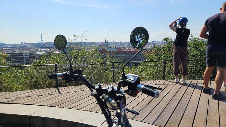 Prague Old Town: Guided Tour on eScooters - What the electric scooters are like to drive