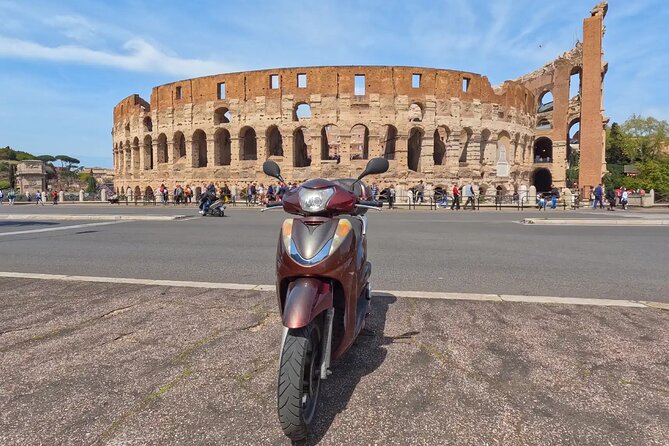 Private Scooter Tour in Rome - Piazza Venezia, Trevi Fountain, and the grand center