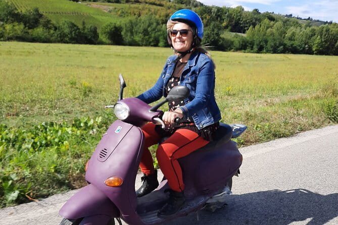 Private Tuscany Vespa Tour - Getting comfortable on an automatic Vespa