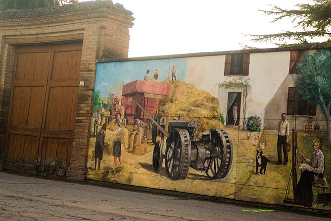 Private Vespa Tour "Among the hills of Barolo and Barbaresco" - Neive, a graceful first stop