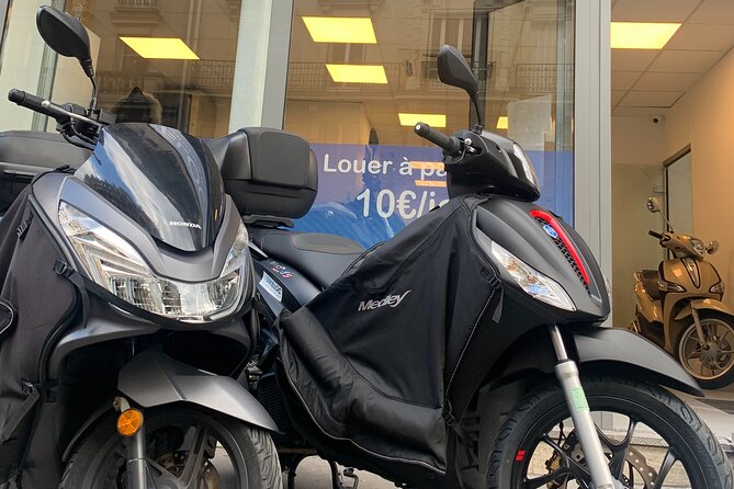 Rental scooter PCX Honda 125cc (B / A1 permit) Paris - Small details that affect the experience
