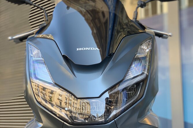 Rental scooter PCX Honda 125cc (B / A1 permit) Paris - The gear included in the $46 starting price