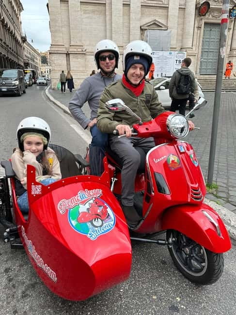 Rome 1.5 hours Private tour in Vespa Sidecar vintage style - The Pantheon, Colosseum, and Circus Maximus