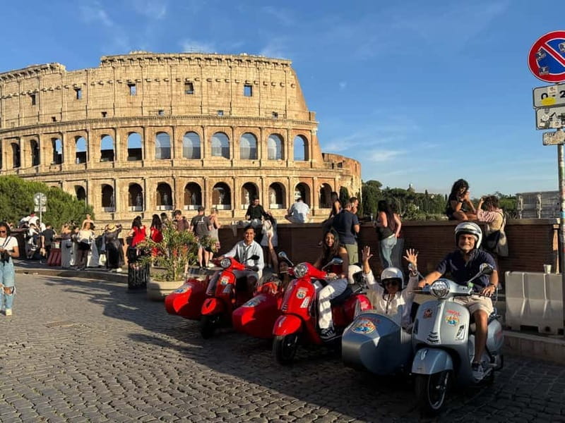 Rome 1.5 hours Private tour in Vespa Sidecar vintage style - Pincio Balcony and Piazza del Popolo