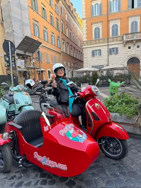 Rome 1.5 hours Private tour in Vespa Sidecar vintage style - Spanish Steps and the Trevi Fountain