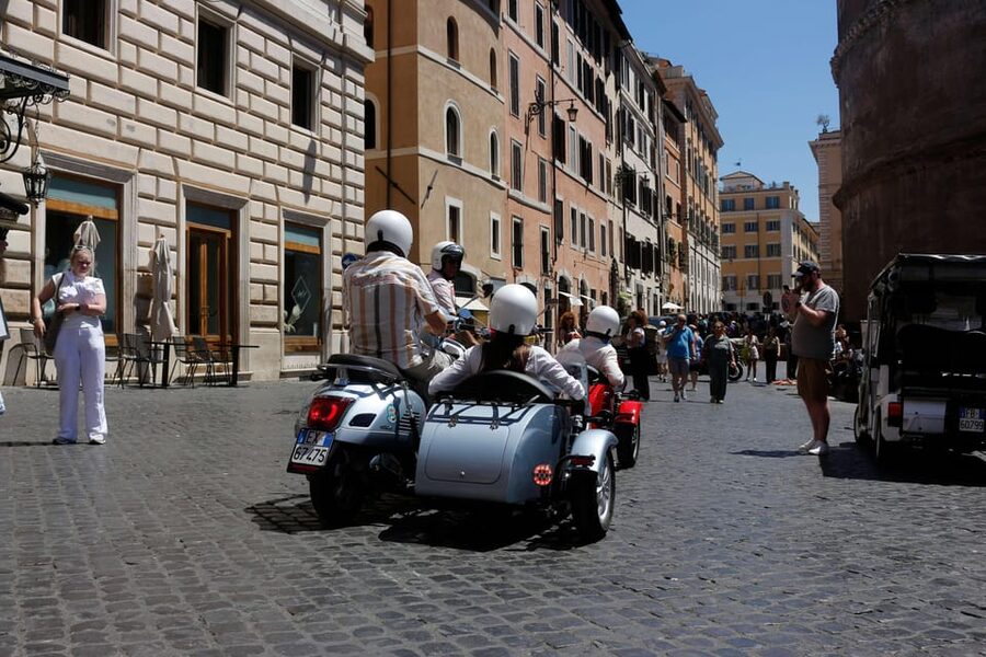 Rome 1.5 hours Private tour in Vespa Sidecar vintage style - Gelato makes the short route feel complete