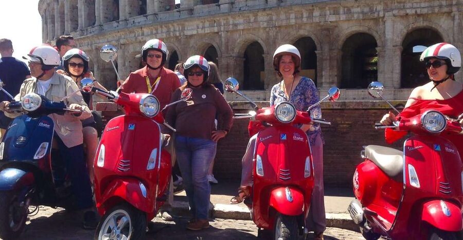 Rome 24-Hour Vespa Primavera Rental - Riding from the Colosseum to Piazza Venezia