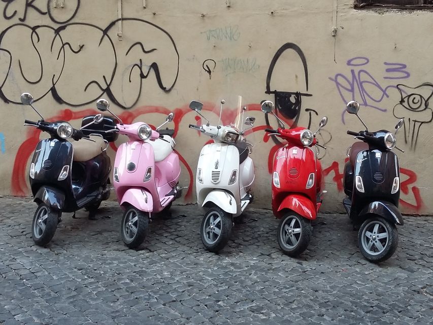 Rome by night on Vespa - Piazza Venezia and Rome’s grand center