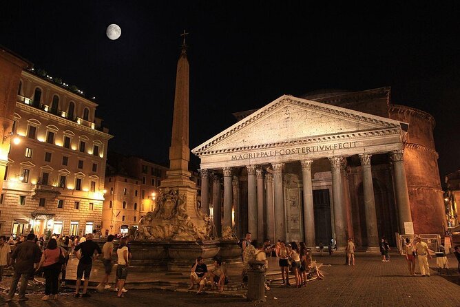 Rome by Night Vespa Ride: Icons of Rome - Guide style and the personal touch