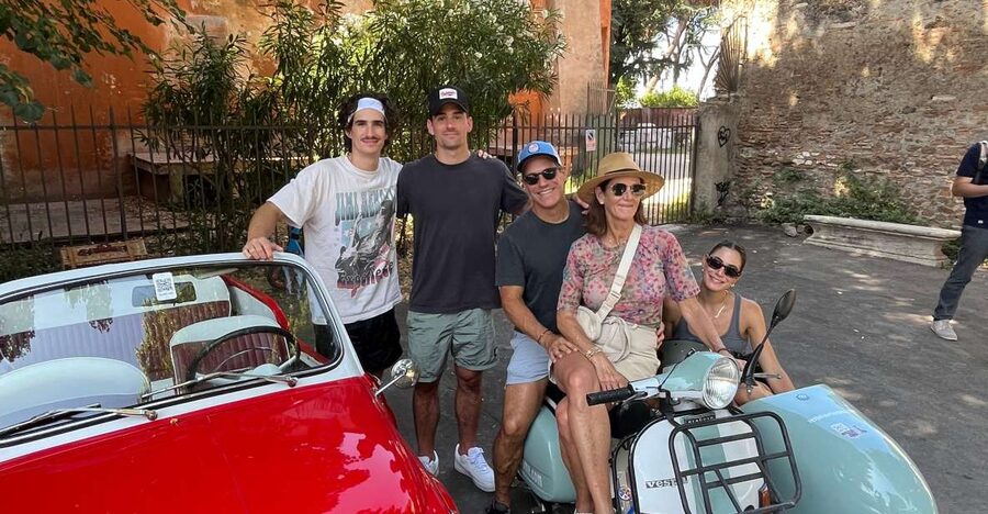 Rome: Evening Fiat 500 and Vespa Prosecco Tour - Aventine Hill and the famous keyhole
