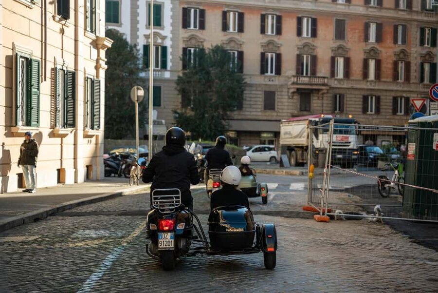 Rome: Evening Vespa Sidecar City Tour - Janiculum Hill and the Fontana dell’Acqua Paola